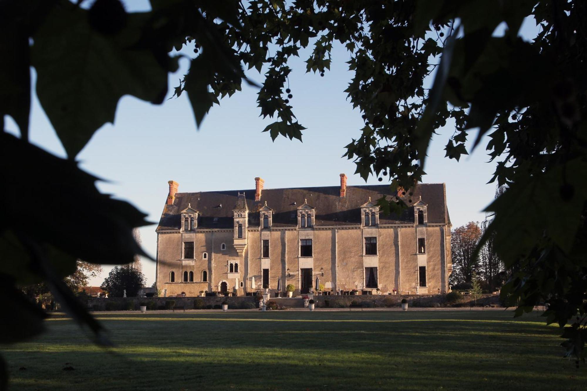 Chateau De La Verie Challans Exterior photo