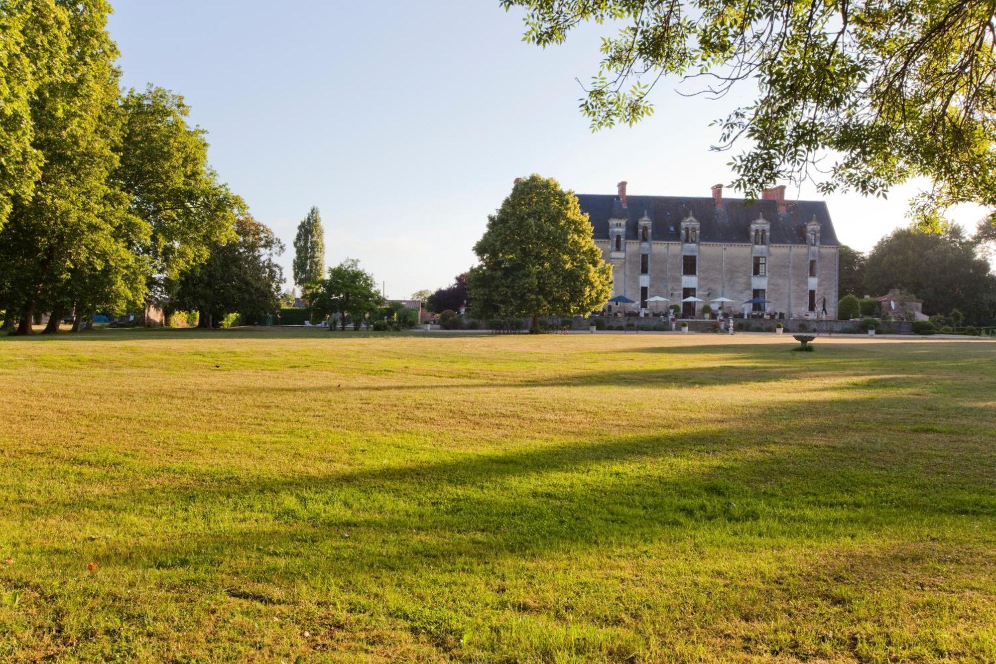 Chateau De La Verie Challans Exterior photo